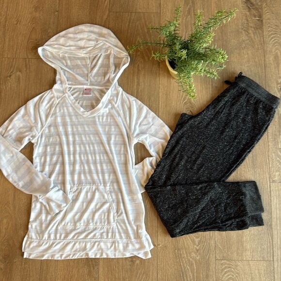 ((2 PIECE)) ZELLA GIRLS XL BUNDLE EEEUC - Picture 1 of 8